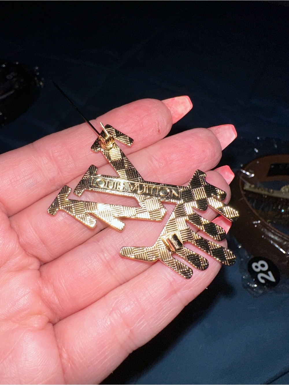 Gold LV brooch! - Picture 3 of 3